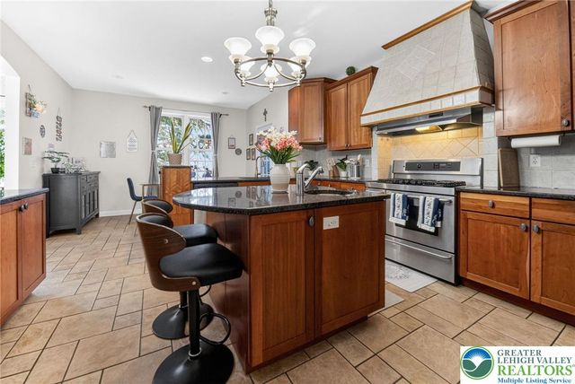 2588 Kings Mill Road, Hellertown Boro, PA 18055