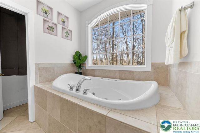 2588 Kings Mill Road, Hellertown Boro, PA 18055