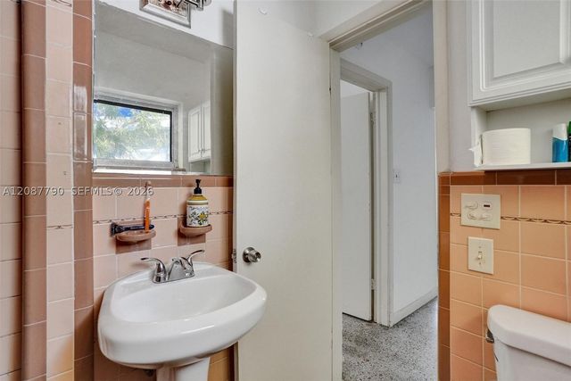 18500 NE 23rd Ct, Miami, FL 33180