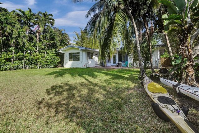 18500 NE 23rd Ct, Miami, FL 33180