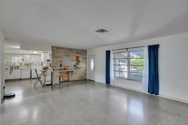 18500 NE 23rd Ct, Miami, FL 33180