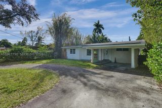 18500 NE 23rd Ct, Miami, FL 33180