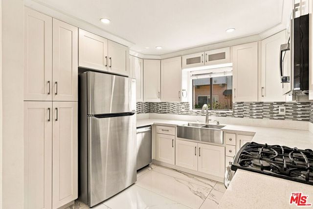 13632 Valerio Street 4, Los Angeles, CA 91405