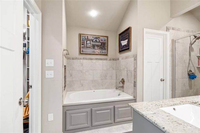 1728 W Zachary Way, Mustang, OK 73064