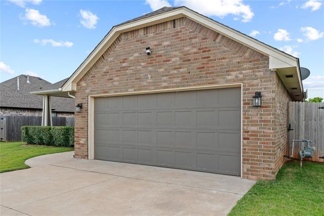 1728 W Zachary Way, Mustang, OK 73064