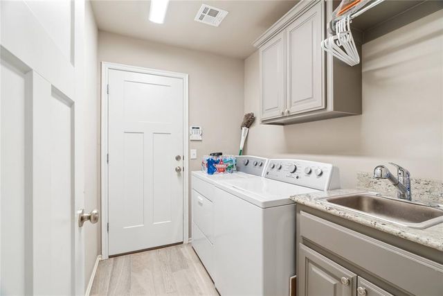 1728 W Zachary Way, Mustang, OK 73064