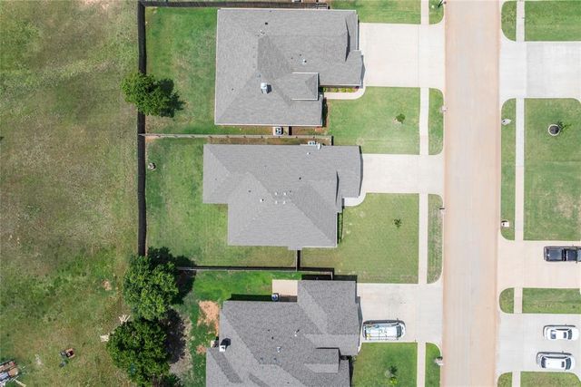 1728 W Zachary Way, Mustang, OK 73064