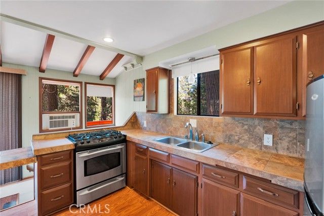 739 Lake Drive, Lake Arrowhead, CA 92385