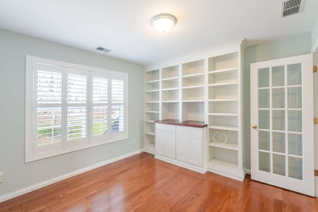 2606 Sweetgum Court, Valparaiso, IN 46383