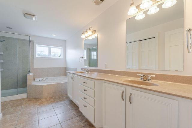 2606 Sweetgum Court, Valparaiso, IN 46383