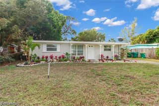 2140 Harbor LN, Naples, FL 34104