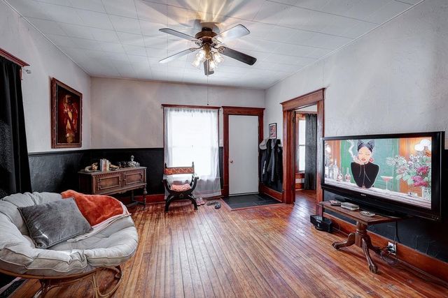 1012 Stewart St, Winfield, KS 67156