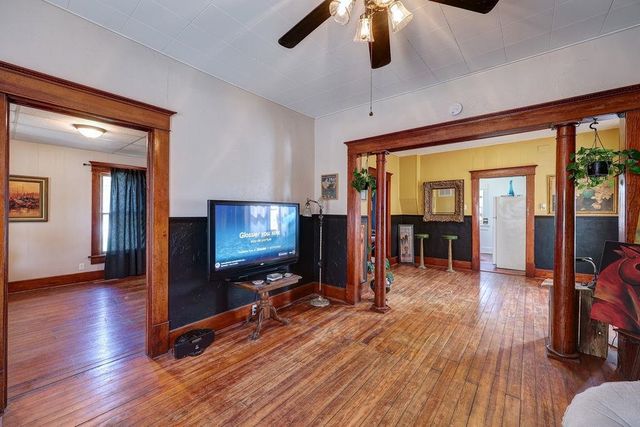 1012 Stewart St, Winfield, KS 67156