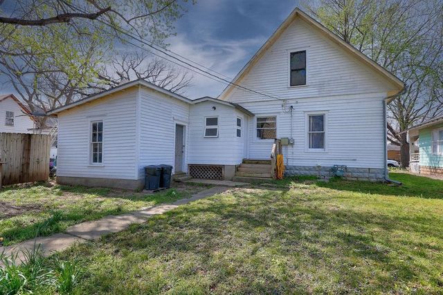 1012 Stewart St, Winfield, KS 67156