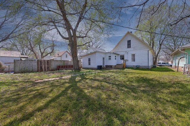 1012 Stewart St, Winfield, KS 67156