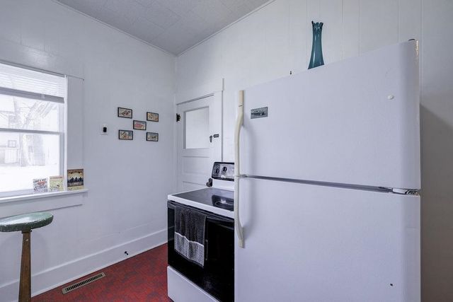 1012 Stewart St, Winfield, KS 67156