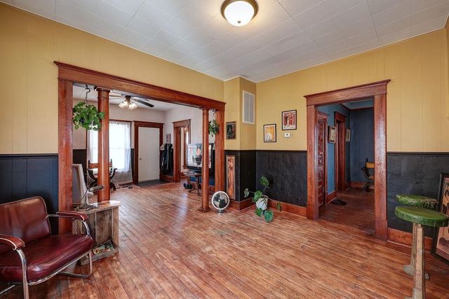 1012 Stewart St, Winfield, KS 67156