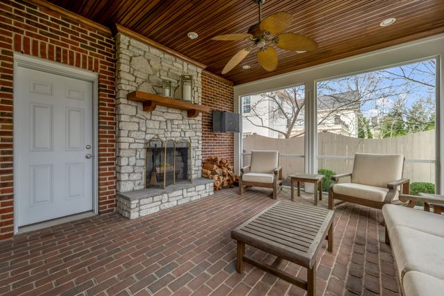 304 Holiday Road, Lexington, KY 40502