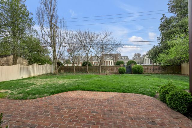 304 Holiday Road, Lexington, KY 40502