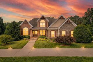 900 McClure Rd, Clarksville, TN 37040