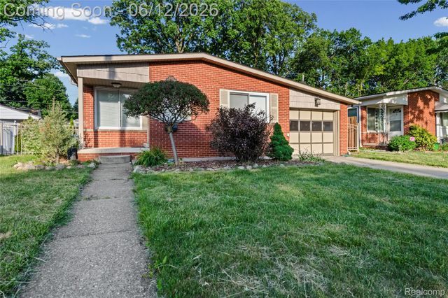 30772 J Carls Street, Roseville, MI 48066