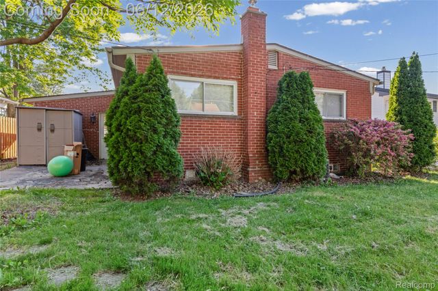 30772 J Carls Street, Roseville, MI 48066