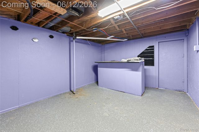 30772 J Carls Street, Roseville, MI 48066