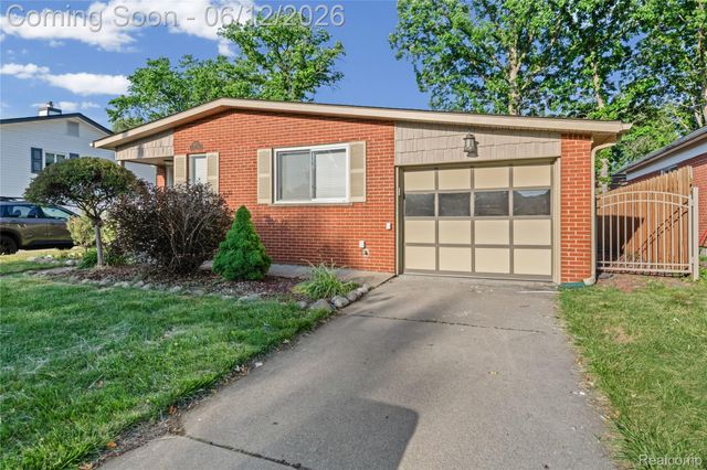 30772 J Carls Street, Roseville, MI 48066