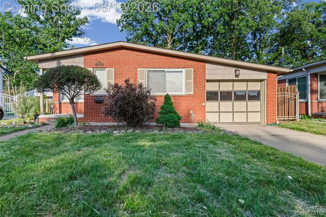 30772 J Carls Street, Roseville, MI 48066