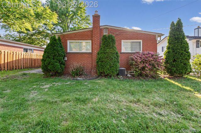 30772 J Carls Street, Roseville, MI 48066