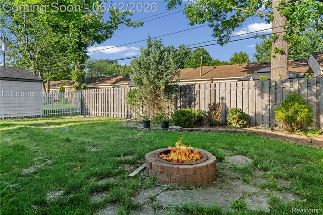 30772 J Carls Street, Roseville, MI 48066