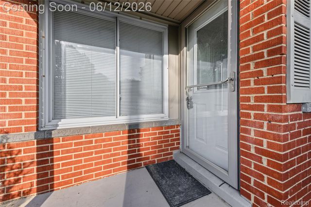 30772 J Carls Street, Roseville, MI 48066