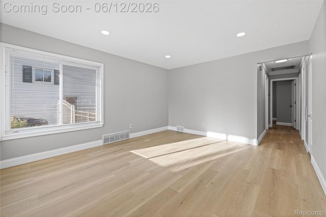 30772 J Carls Street, Roseville, MI 48066