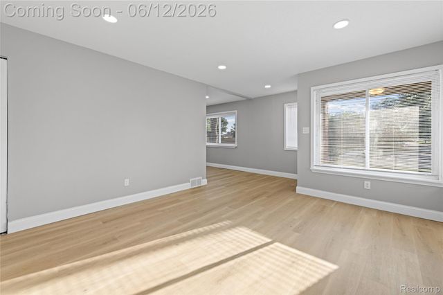 30772 J Carls Street, Roseville, MI 48066