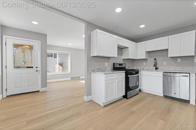 30772 J Carls Street, Roseville, MI 48066