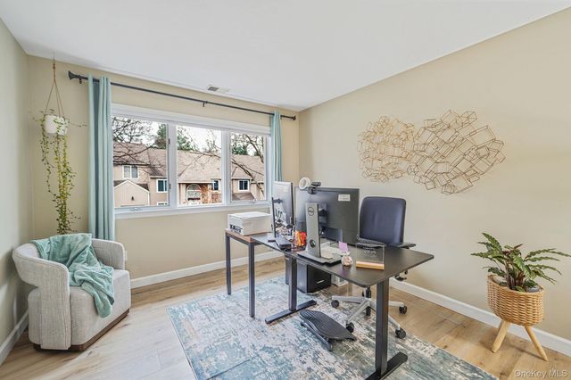 6 Stone Gate Court 6, Smithtown, NY 11787