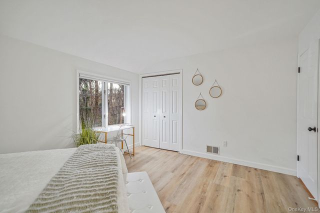 6 Stone Gate Court 6, Smithtown, NY 11787