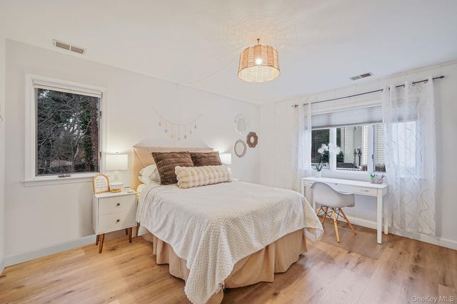 6 Stone Gate Court 6, Smithtown, NY 11787