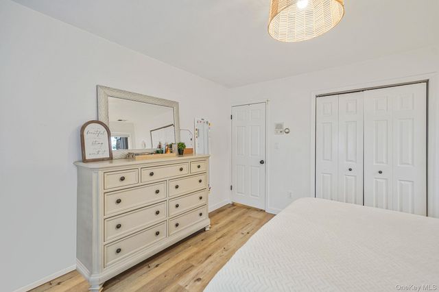 6 Stone Gate Court 6, Smithtown, NY 11787