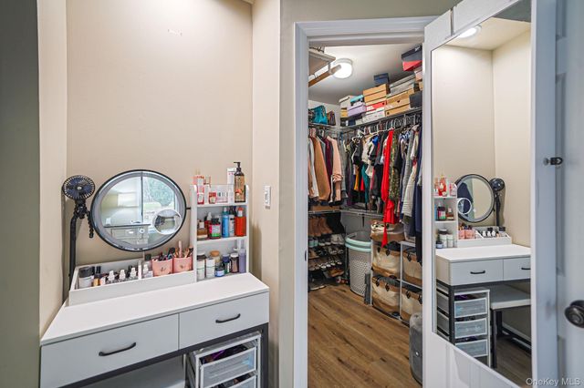 6 Stone Gate Court 6, Smithtown, NY 11787