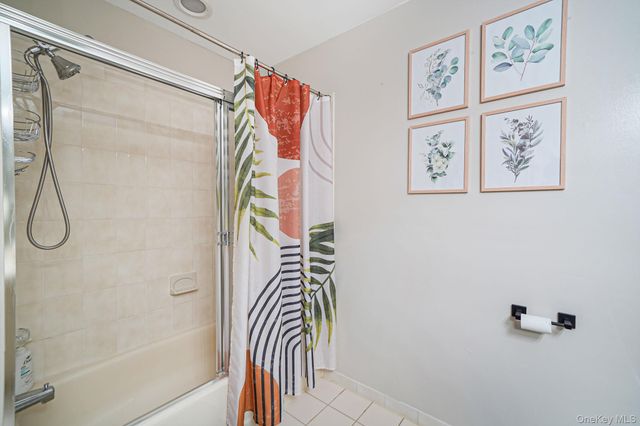 6 Stone Gate Court 6, Smithtown, NY 11787