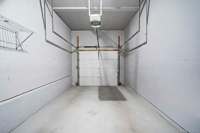 6 Stone Gate Court 6, Smithtown, NY 11787