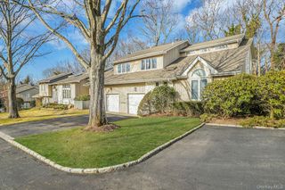 6 Stone Gate Court 6, Smithtown, NY 11787