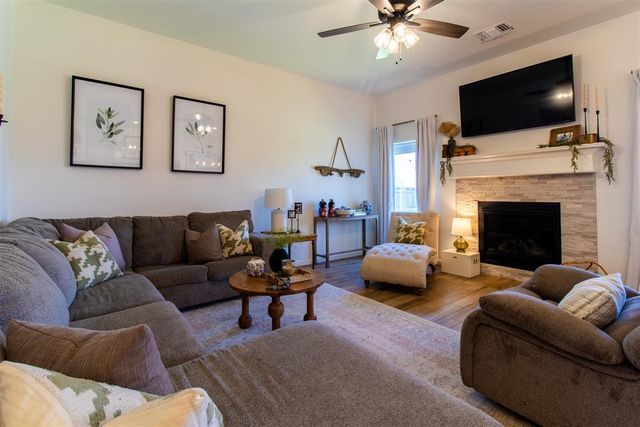 9033 NW 118th Street, Yukon, OK 73099