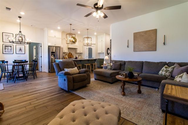 9033 NW 118th Street, Yukon, OK 73099