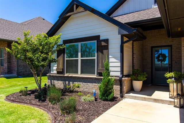 9033 NW 118th Street, Yukon, OK 73099