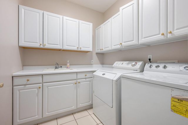 5727 S Bobwhite Avenue, Kalamazoo, MI 49009