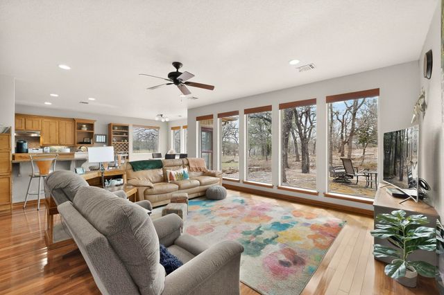 185 Silver Lakes Drive, Sunset, TX 76270