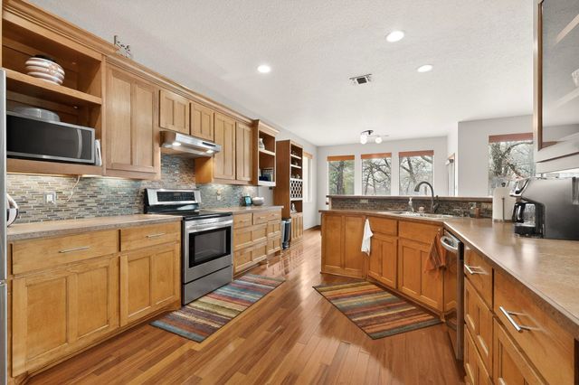 185 Silver Lakes Drive, Sunset, TX 76270