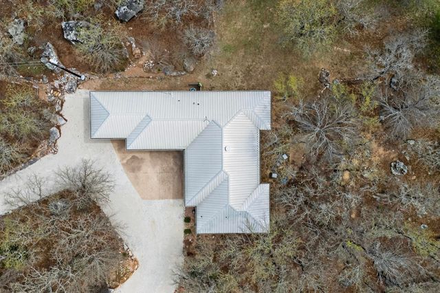 185 Silver Lakes Drive, Sunset, TX 76270